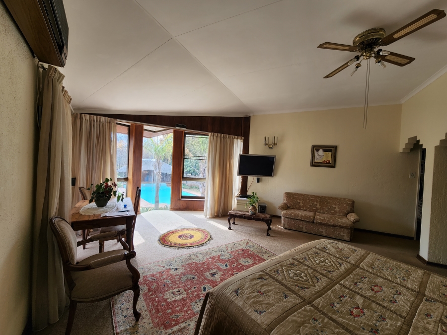 5 Bedroom Property for Sale in Mooivallei Park North West